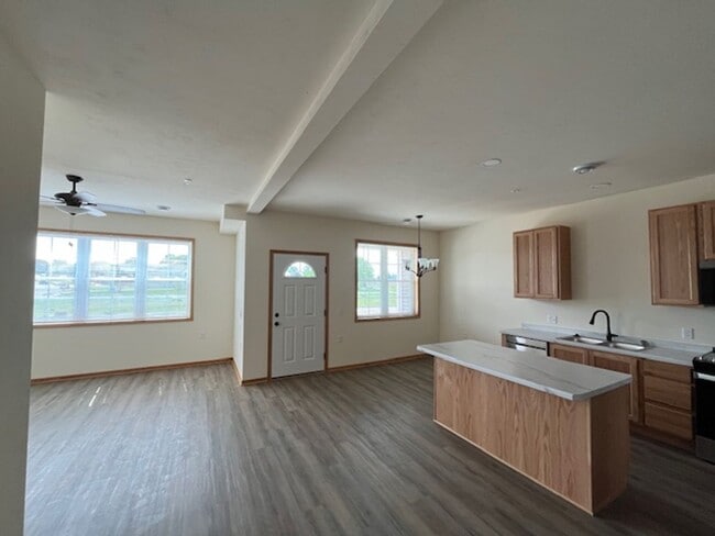 Building Photo - 312 Woodcrest Ln