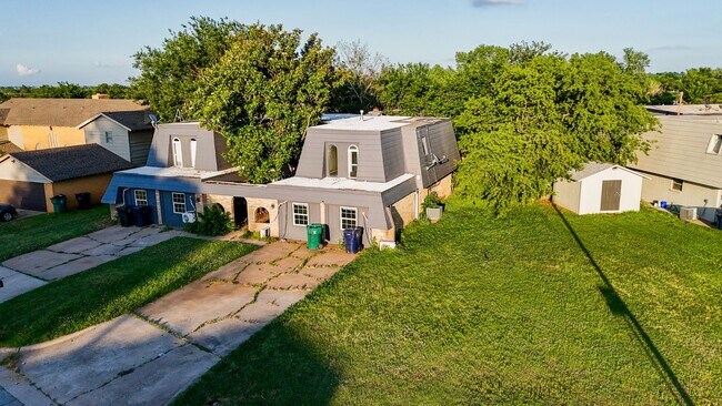 Building Photo - 5 Bedroom House Available in Oklahoma City...