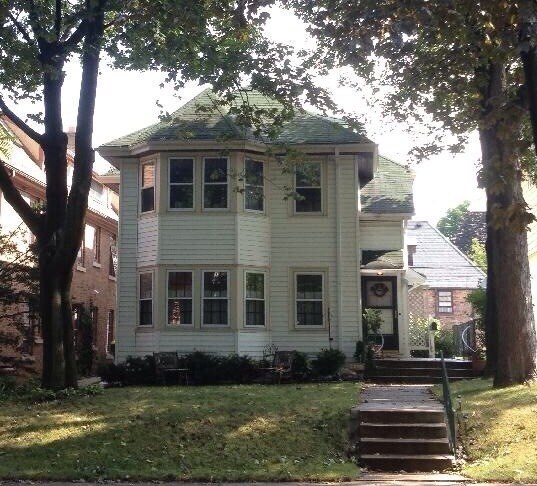 Apartamento inferior de la vista a la calle - 4158 N Stowell Ave