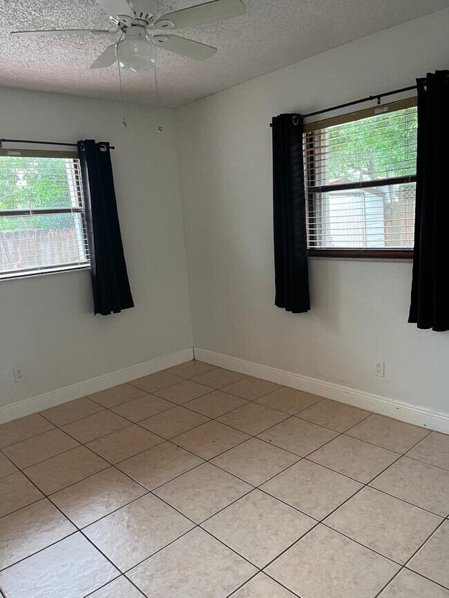 Foto del edificio - 6131 SW 42nd Pl