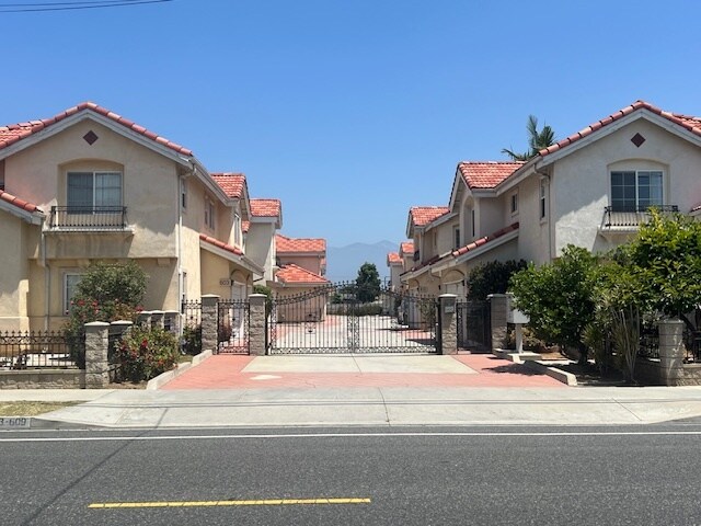 Gated community - 607 E Newmark Ave