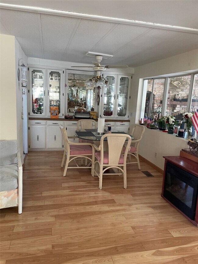 Foto del edificio - 5724 Lagoon Dr