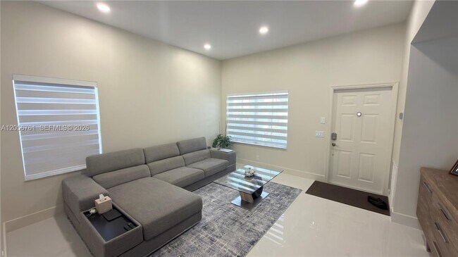 Foto del edificio - 692 Maplewood Ct