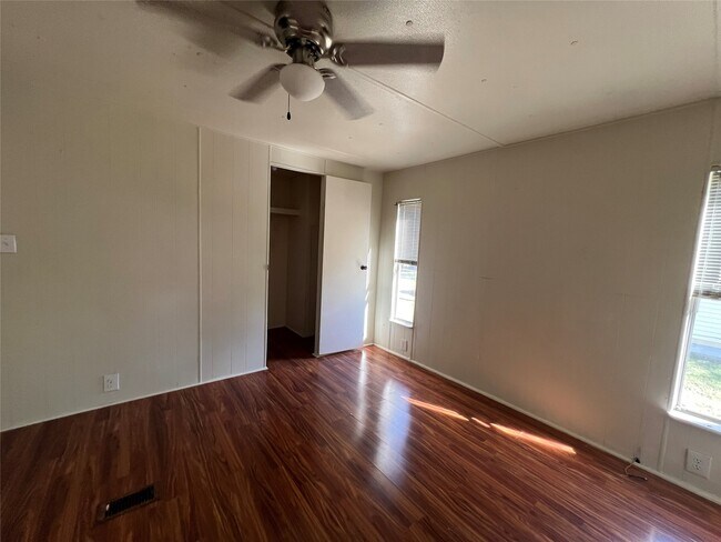 Building Photo - 806 N Oneal St