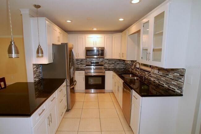 Foto del edificio - 468 Limewood Ave