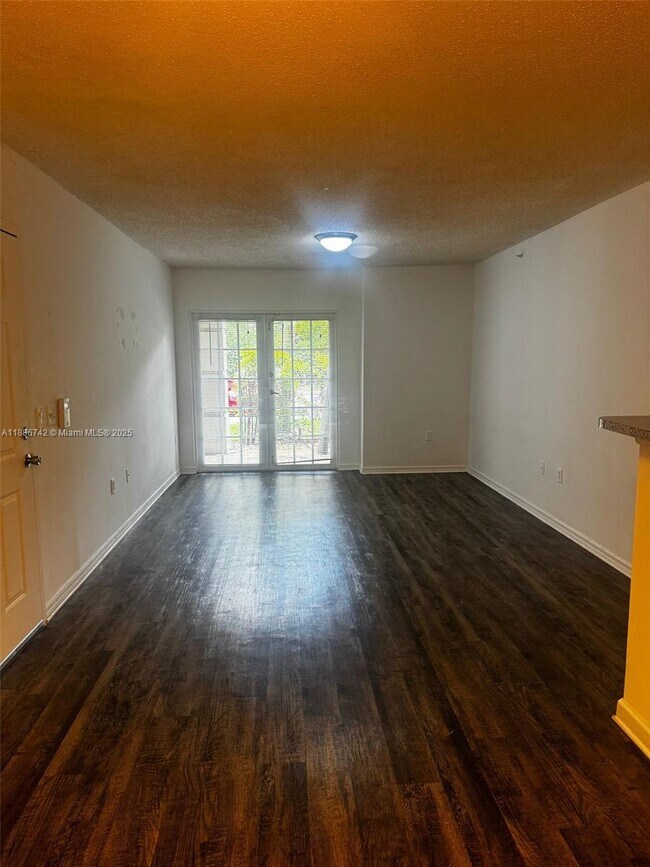 Foto del edificio - 5035 Wiles Rd