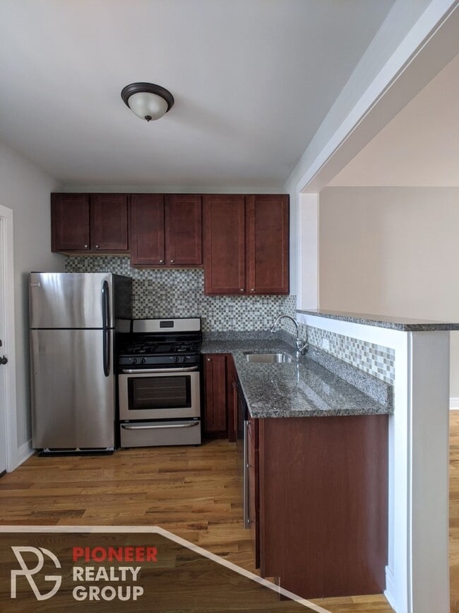 Building Photo - 4415 N Wolcott Ave