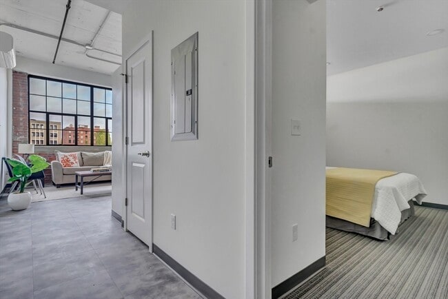 Building Photo - 151 Chestnut St