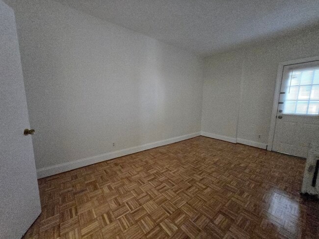 Foto del edificio - 56 Park Vale Ave