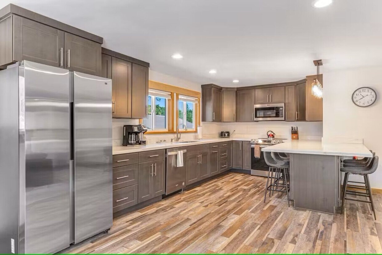Primary Photo - Adorable remodel in the heart of South Cle...