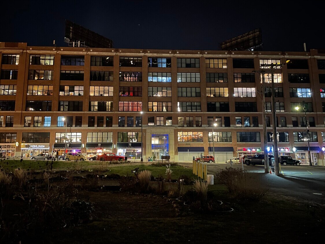 Primary Photo - 500 Robert St N