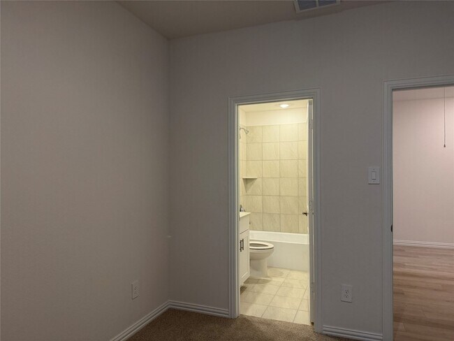 Foto del edificio - 716 Edgehurst Dr