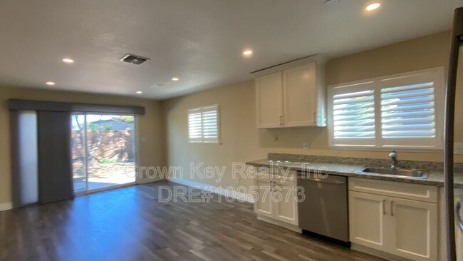 Building Photo - 1550 Griffith Pl