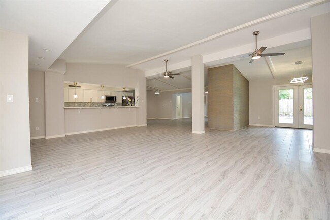 Foto del edificio - 5235 Kingfisher Dr