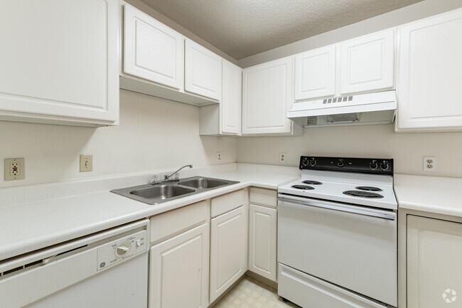 1 BR, 1 BA 750 PIES CUADRADOS - Hunters Ridge