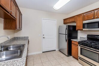 Building Photo - Vineyards at Palm Desert Apartment Homes