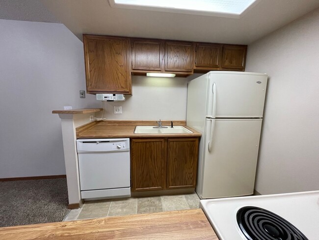 Building Photo - Quiet, comfortable living at a great price!