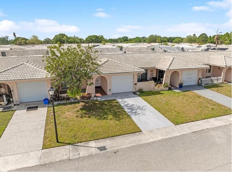 Primary Photo - 5428 Larchmont Ct