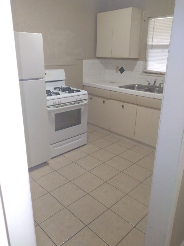 Foto del edificio - 3701 Sleeper Ave