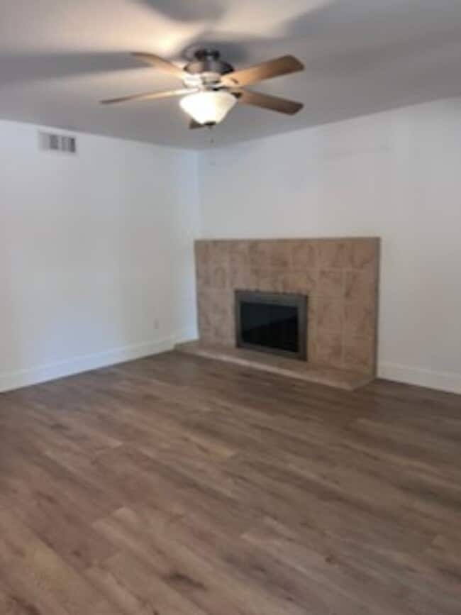 Building Photo - Spacious 2-Bedroom Apartment in Foothill F...