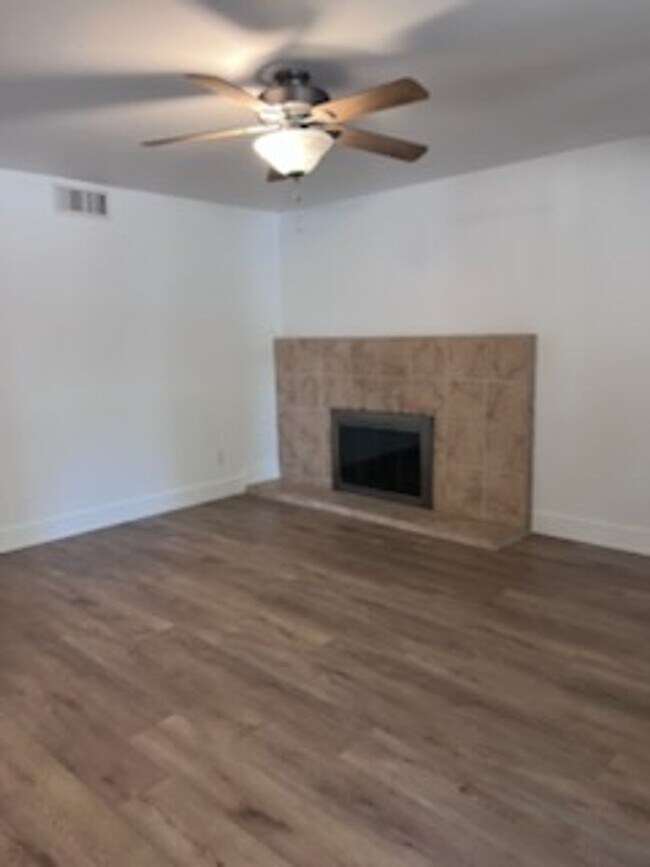Foto del edificio - Spacious 2-Bedroom Apartment in Foothill F...