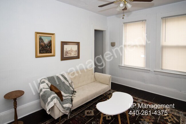 Building Photo - Cozy 2-Bedroom Furnished Unit in the Heart...