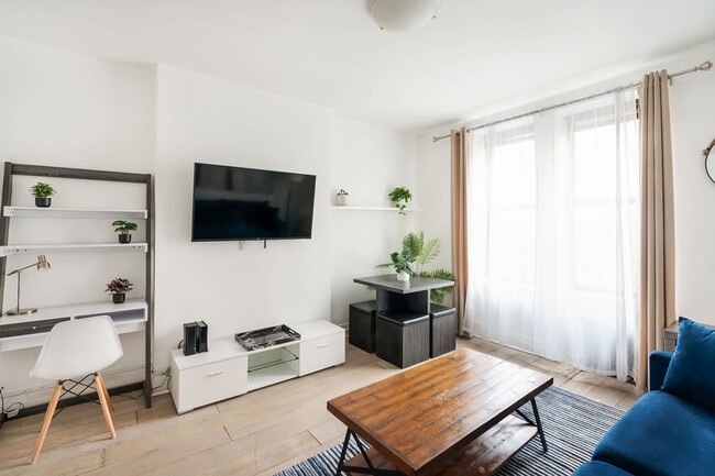 Foto del edificio - 428-430-430 W 47th St