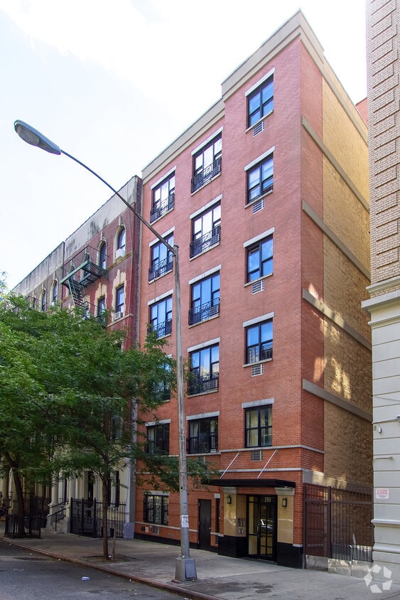 Building Photo - 150 W 111th St