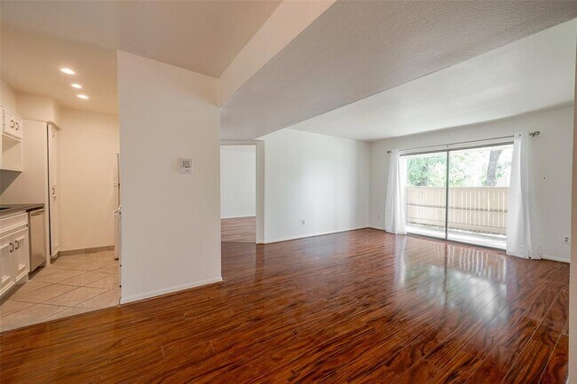 Building Photo - 8515 Hearth Dr