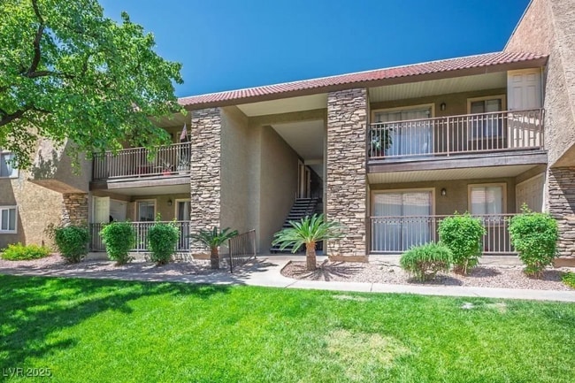 Building Photo - 4921 River Glen Dr