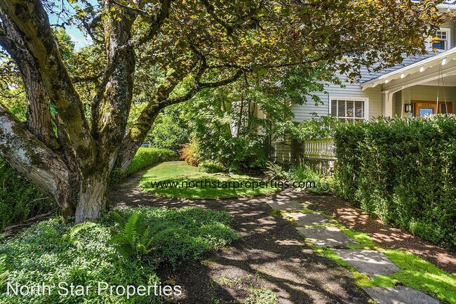 Foto del edificio - 6 br, 4.5 bath House - 2233 SW 18th Ave