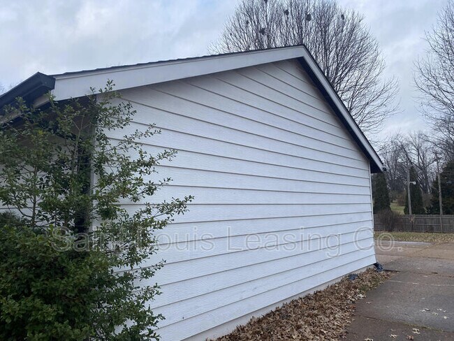 Building Photo - 1727 Honeybrook Ln