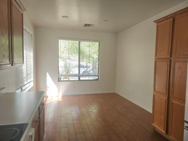 Building Photo - 3317 Thoreau Ln