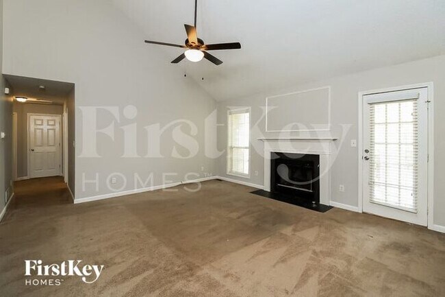 Foto del edificio - 2674 Candler Dr