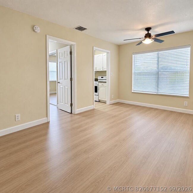 Building Photo - 815 Middle River Dr