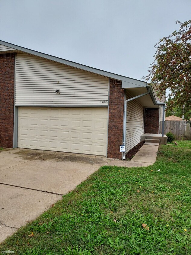 3 Br 2 Bath Duplex 4925 W 11th St N Townhouse For Rent In Wichita Ks Apartments Com