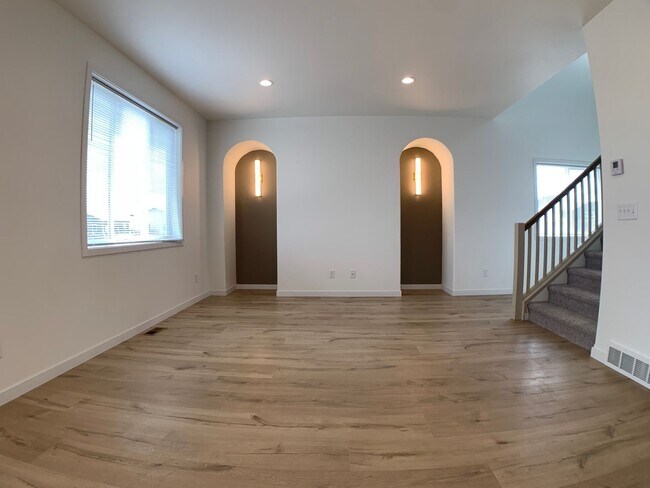 Foto del edificio - 4 Bed 3.5 Bath Single Family Home with New...