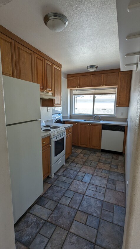 kitchen - 6038 SE Milwaukie Ave