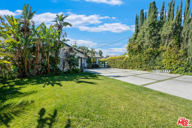 Foto del edificio - 22742 Sylvan St