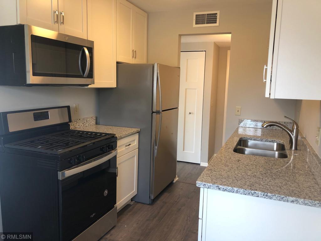 Foto principal - 2200 W 98th St