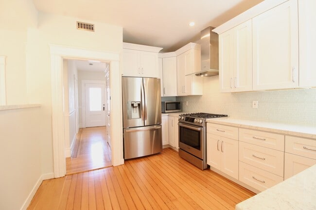 Building Photo - Noe Valley: Renovated Top Floor 2-Story Ap...