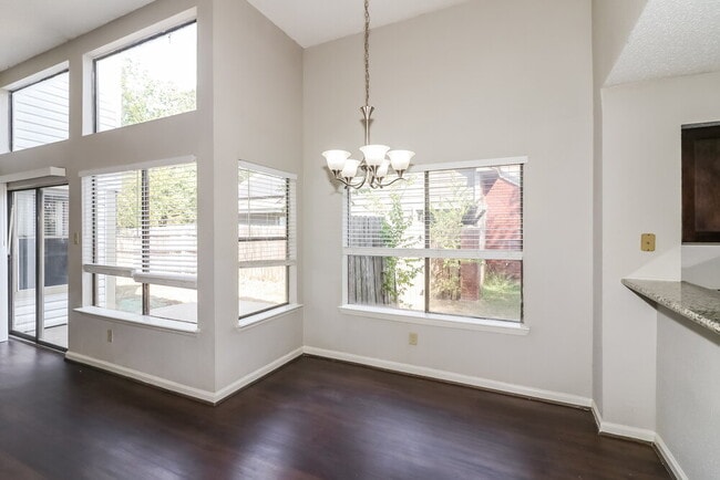 Foto del edificio - 24102 Scrivener Ln