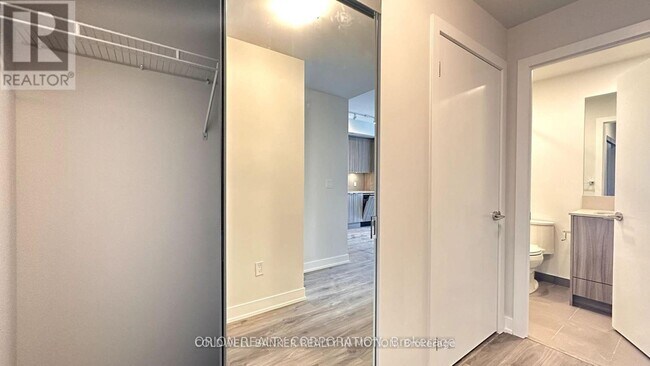 Building Photo - 430-3430 Square One Dr