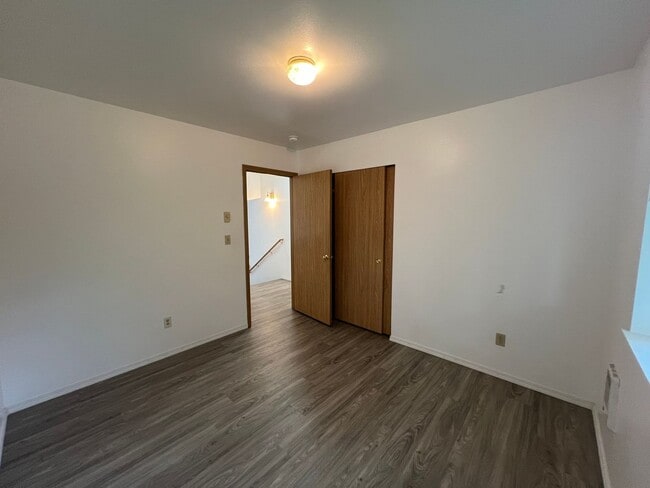 Building Photo - 4 Bed 2 Bath 2 Car Garage Unit Close to WWU and Fairhaven