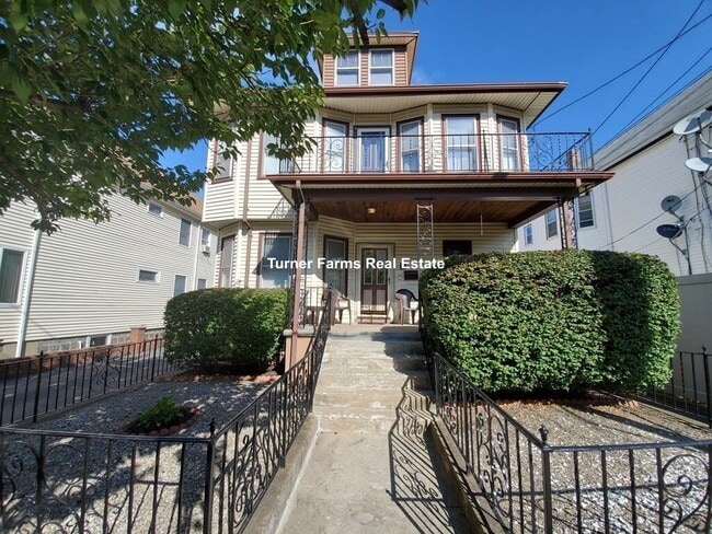 Building Photo - 11 Bowdoin St