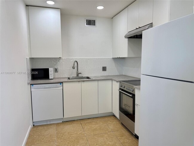 Building Photo - 13255 SW 9th Ct
