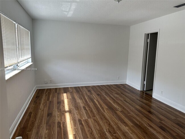 Foto del edificio - 8605 NW 35th Ct