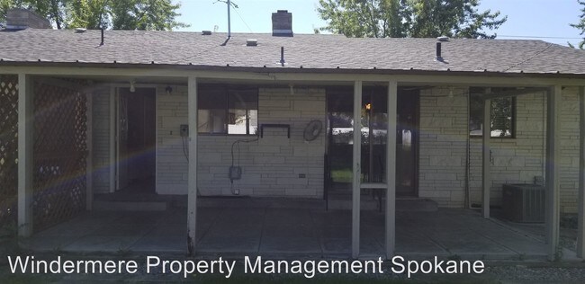 Building Photo - 9511-9513 E Upriver Dr