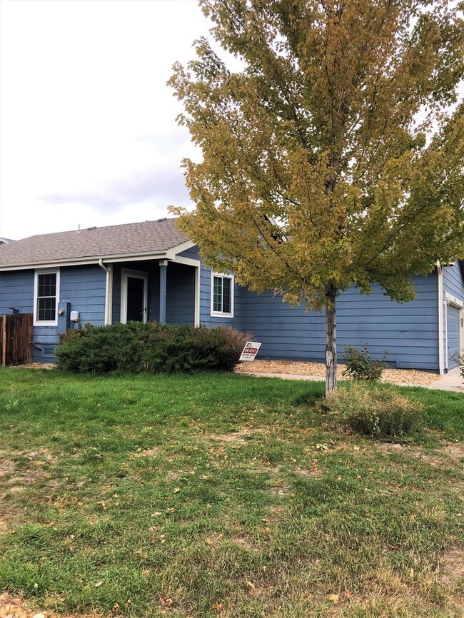 Building Photo - Stunning 4 Bedroom Home in Englewood.