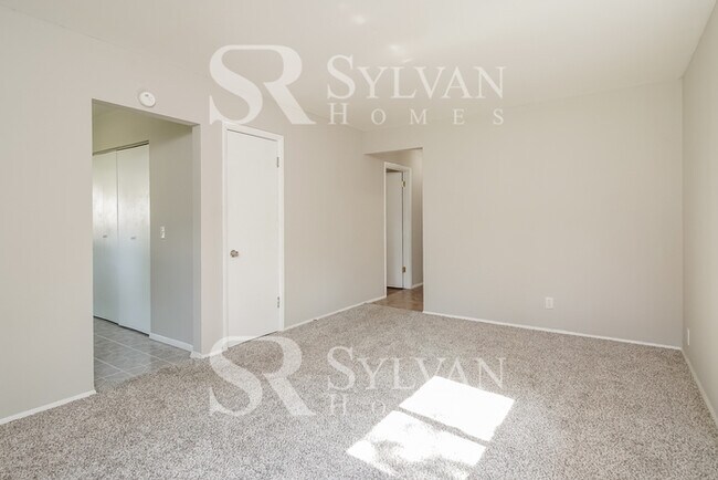 Building Photo - Discover Your Sanctuary in Vibrant Toledo